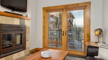 Flat-screen TV, fireplace