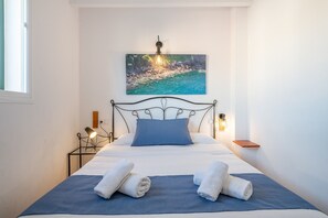 2 bedrooms, in-room safe, iron/ironing board, free WiFi