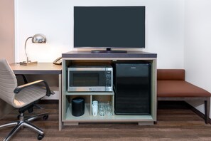 Zimmersafe, Schreibtisch, Verdunkelungsvorhänge, Bügeleisen/Bügelbrett