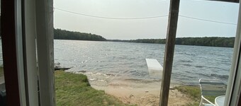ALL YEAR ROUND FUN!  LAKE FRONT! BLUE BEAR TRAIL UP THE DRIVEWAY! I