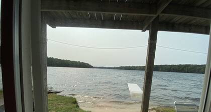 ALL YEAR ROUND FUN! LAKE FRONT! BLUE BEAR TRAIL UP THE DRIVEWAY! I
