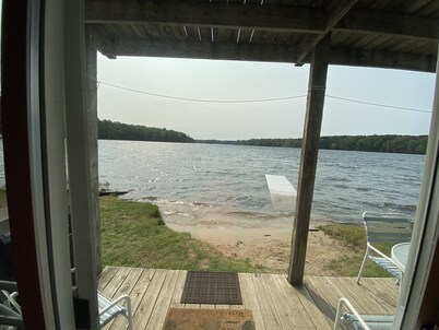 ALL YEAR ROUND FUN!  LAKE FRONT! BLUE BEAR TRAIL UP THE DRIVEWAY! I