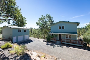 Exterior - The Oaks - Private Disc Golf Course, Escape to Paradise in The Oaks, Hot Tub, Gorgeous Seclusion (Lyle)