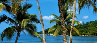 Cute Beachfront Cottage Style Duplex, Private Beach Resort