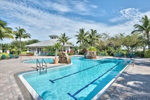 Piscine extérieure, piscine chauffée
