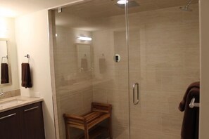 Towels - Les Falls 705 - Three Bedroom Beach Front-  90 day minimum rental (Marco Island)