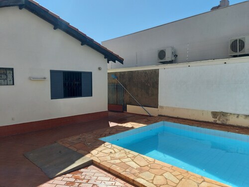 Casa com Piscina, 3 Qtos, Cabe 10 Pessoas. Próximo ao Shopping Campo Grande