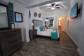 1 bedroom, iron/ironing board, WiFi, bed sheets - Casa Sevilla, Coqui Studio (San Juan)