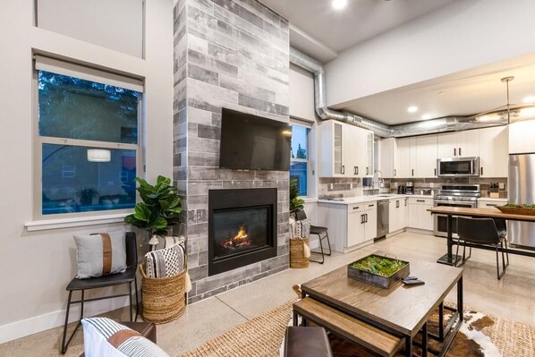 Townhome, Multiple Beds, Mountain View (750 Jerome St. (Unit 6))