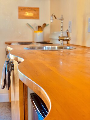 冰箱、微波炉、烤箱、炉灶