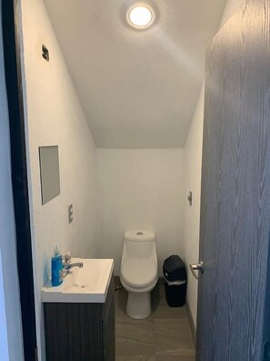 Dusche, Handtücher, Toilettenpapier