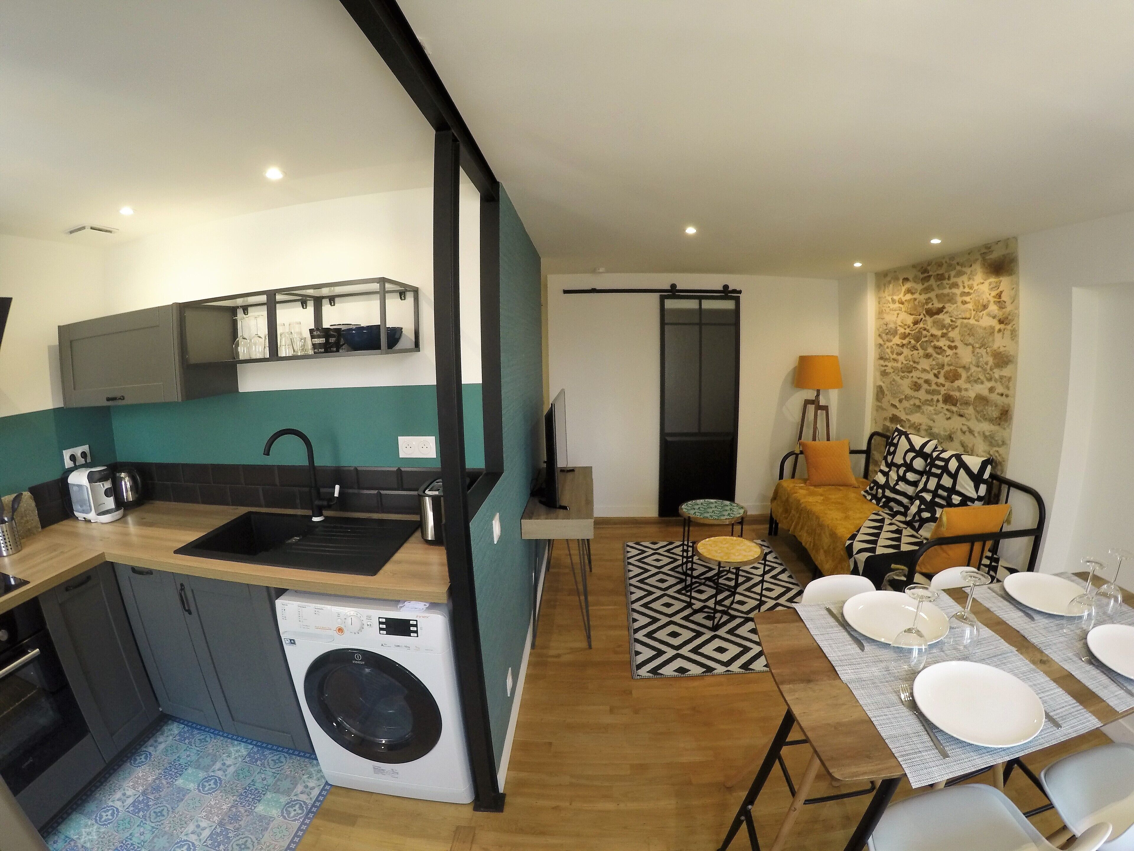 Réfrigérateur, micro-ondes, four, plaque de cuisson