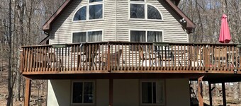 Lake Ariel Family Chalet