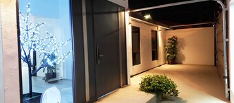 Villas Beach House(next to the main Blvd. walking distance to the beach & A/C)