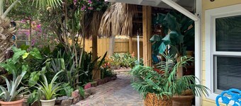 The Secret Garden - The Cottage Near Beach, Shops, Restaurants, Pet Friendly, Close to Lucerne Ave!