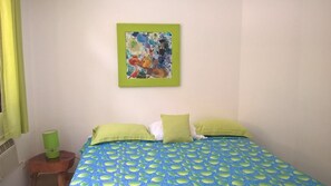 1 bedroom, WiFi, bed sheets - Warm tropical resort, self-contained, with pool/internet/TV/parking/AC (Sosúa)