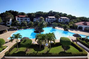 Pool - Warm tropical resort, self-contained, with pool/internet/TV/parking/AC (Sosúa)