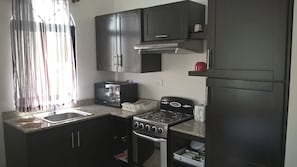 Fridge, cookware/dishes/utensils