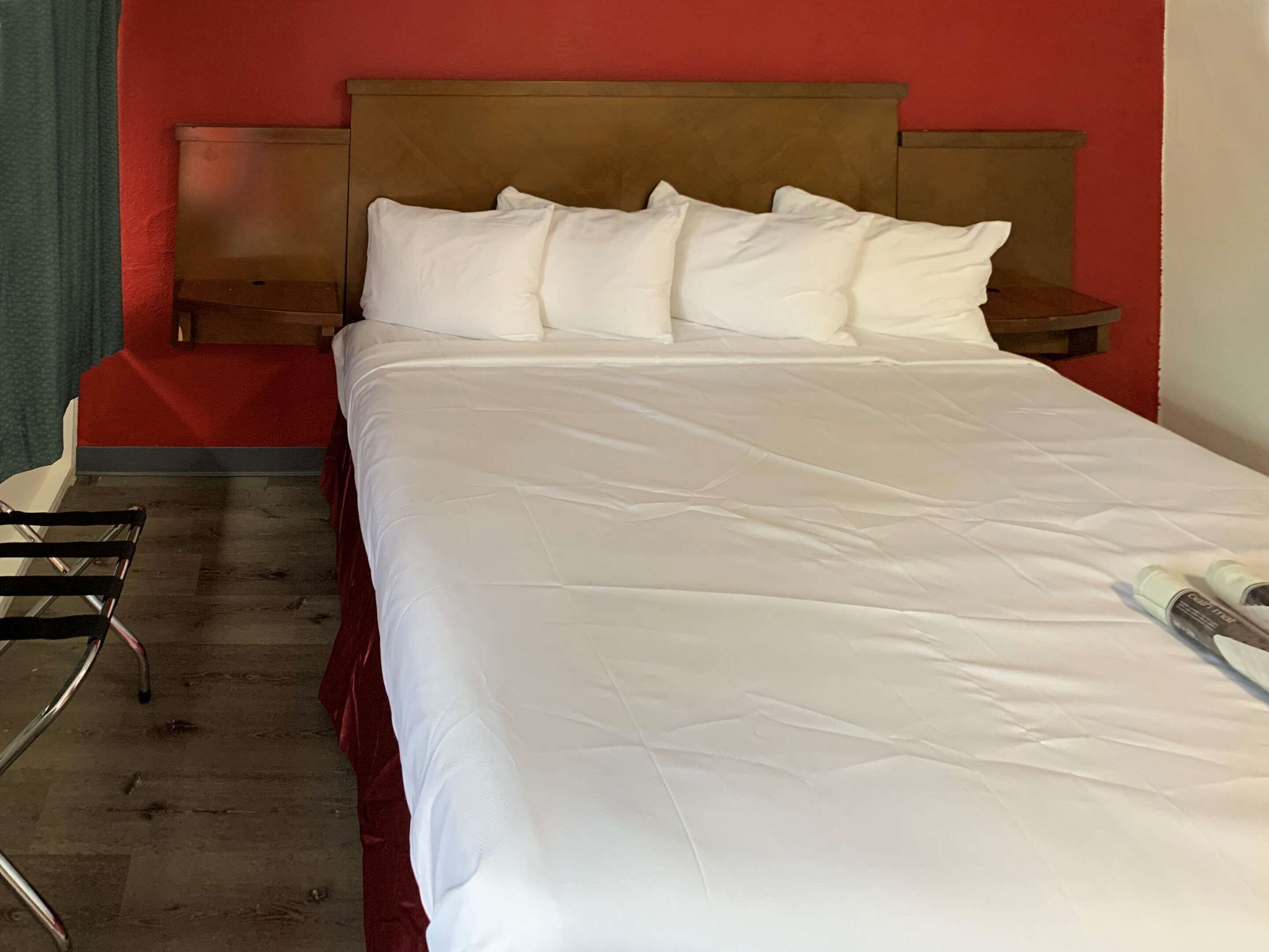 Free WiFi, bed sheets