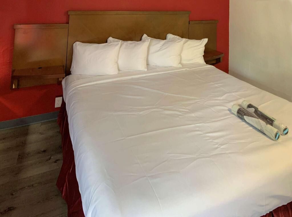 Free WiFi, bed sheets