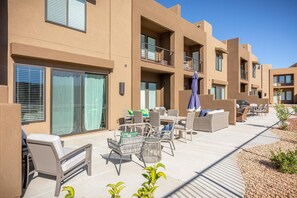 Townhome - flera sängar (Poolside Escape At The Ledges) | Balkong