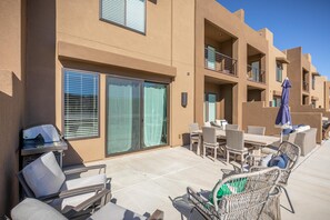 Townhome, Multiple Beds (Poolside Escape At The Ledges) | Outdoor dining
