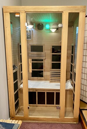 Sauna - Zen themed private retreat in NW Portland. (Portland)