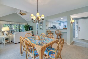 Dining - 7802 Centre Ct Spacious 2 Bed Lagoon View Villa. Close to Palmetto Dunes Golf, Tennis & Pickleball (Hilton Head Island)