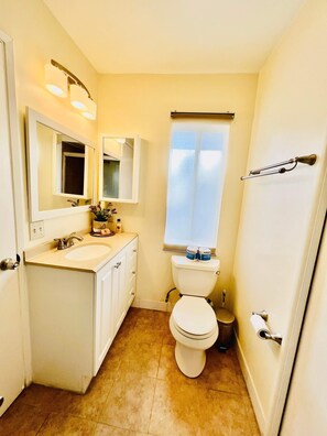 Bathroom - PROMO 10% MONTHLY DISCOUNT
1br/1bath Private suite, with parking, safe area. (Anaheim)