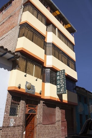 Front of property. Hospedaje Ollantays