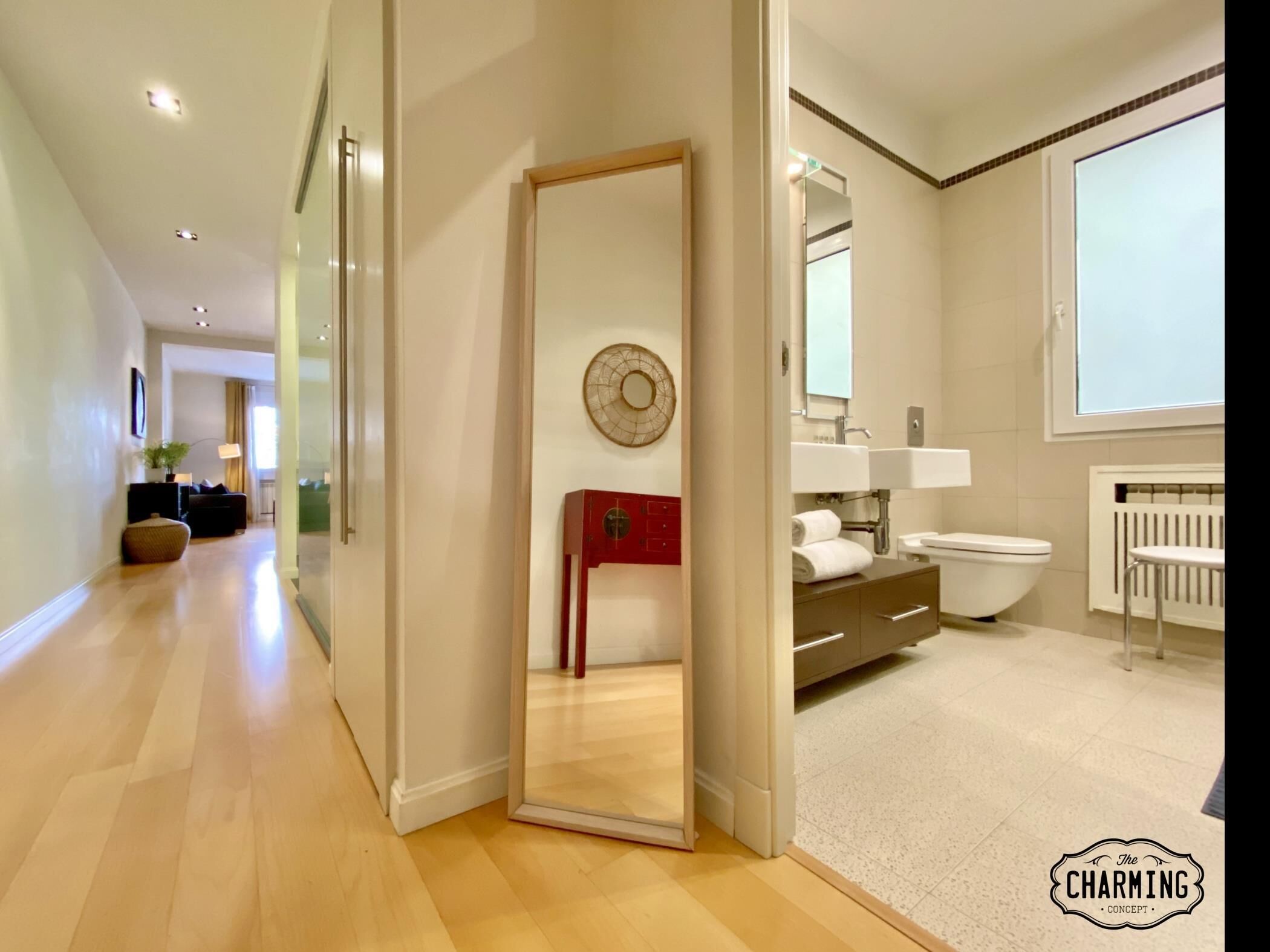 Bañera, artículos de higiene personal gratuitos y secador de pelo