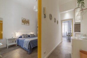 1 bedroom, iron/ironing board, WiFi - GuestHost - Elegant and modern 60sqm apartment that can accommodate up to 4 people. Located on the third floor, with elevator (not suitable for disabled people), of a characteristic building in San Lorenzo area, the apartment is about 15 minutes walk fro (Roma)