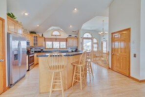 Fridge, microwave, oven, stovetop - 1818 - It's A Shore Thing, Just 70 Yards to the Beach...Pool, Pool Table...Close to Restaurants. (Corolla)