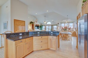 Fridge, microwave, oven, stovetop - 1818 - It's A Shore Thing, 70 Yards to Beach | Pool, Hot Tub & Elevator (Corolla)