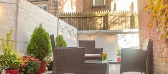 Cozy 2BR/2BA Apt w/ Private Patio – 1 Stop to Manhattan!