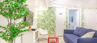 Cozy 2BR/2BA Apt w/ Private Patio – 1 Stop to Manhattan!