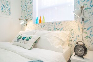 2 bedrooms, iron/ironing board, travel cot, WiFi