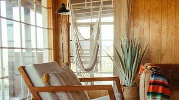 Smart TV, lareira, videogames, DVD player