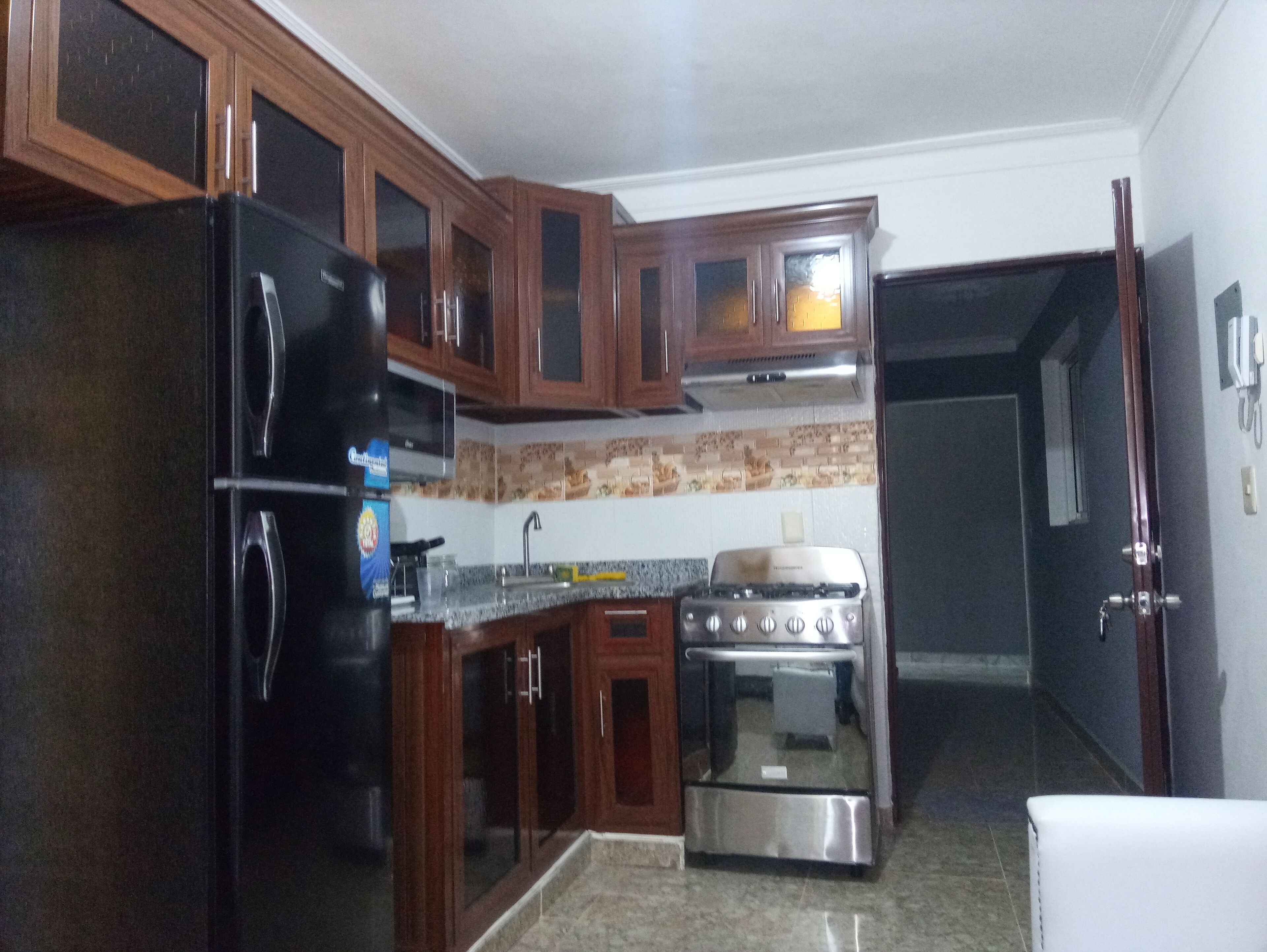 Apartemen Standar | Dapur pribadi | Lemari es, kompor, dan peralatan masak/sendok-piring