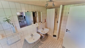 Bruser, hårtørrer, håndklæder
