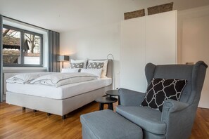 1 bedroom, free WiFi, bed sheets - Modern One-Room Apartment No. 12 in the City Center with Wi-Fi (Wangen im Allgäu)