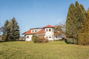 Exterior - Vacation in the Countryside - Apartment "Marschall" in Quiet Location with Horse Farm (Achberg)