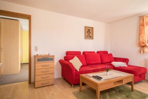 TV - Vacation in the Countryside - Apartment "Marschall" in Quiet Location with Horse Farm (Achberg)