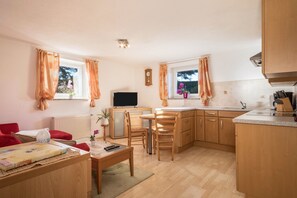 TV - Vacation in the Countryside - Apartment "Marschall" in Quiet Location with Horse Farm (Achberg)