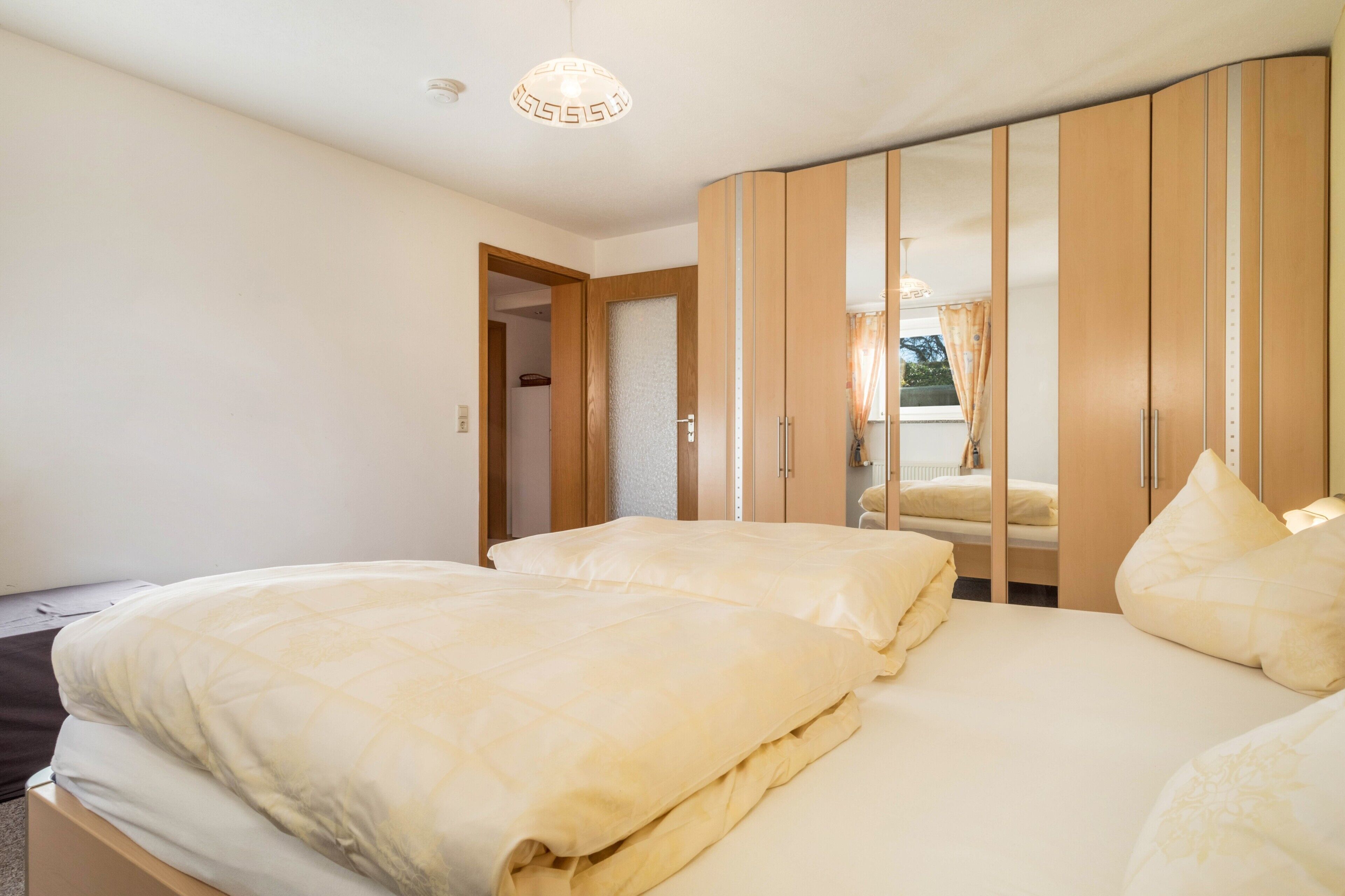 1 chambre, fer et planche à repasser, literie fournie