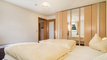 1 chambre, fer et planche à repasser, literie fournie