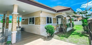 Three Bedroom Villa | Rollaway beds, free WiFi, bed sheets