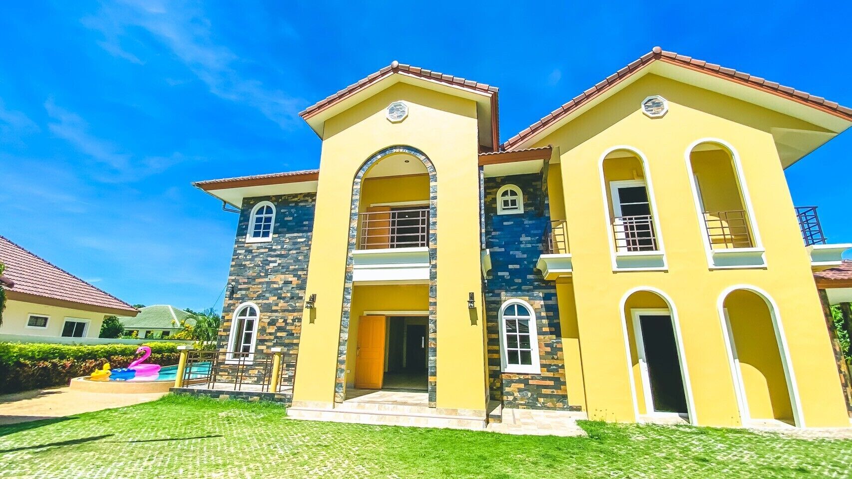 4 Bedroom Deluxe Pool Villa | Rollaway beds, free WiFi, bed sheets