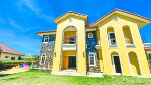 4 Bedroom Deluxe Pool Villa