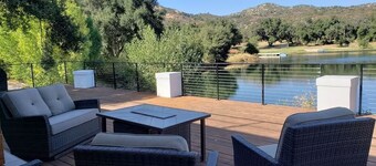 Stylish LAKEFRONT home near Julian